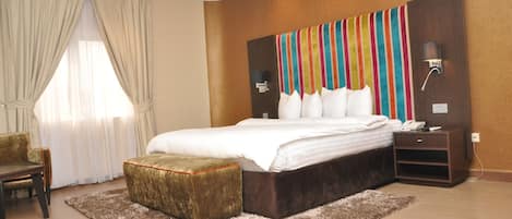 Executive Suite | In-room safe, individually decorated, individually furnished, desk