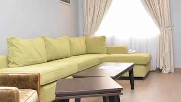 Executive Suite | Living room