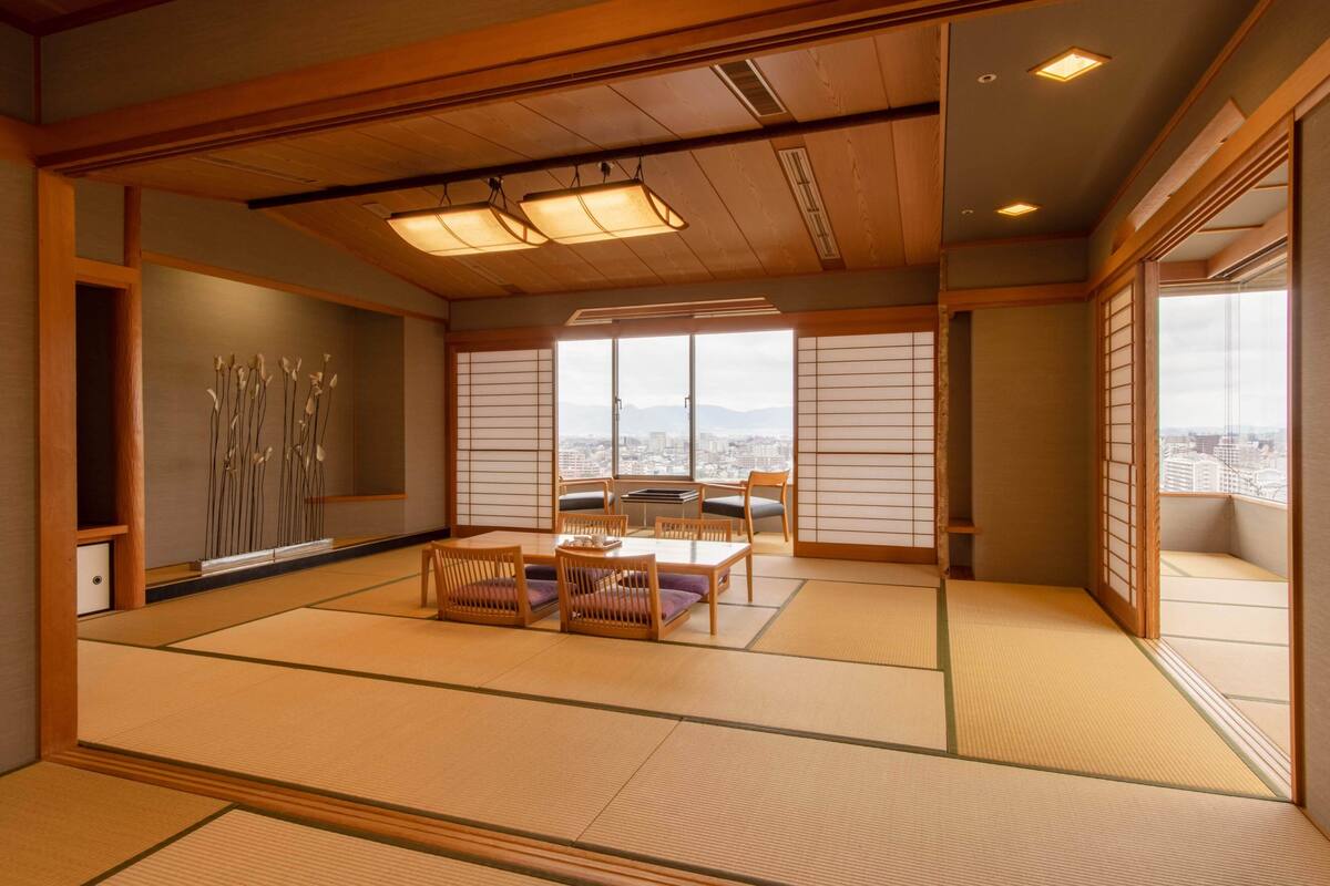ห้องสวีท, ปลอดบุหรี่ (Japanese Suite) | ผ้านวมขนเป็ด, ตู้นิรภัยในห้องพัก, เตารีด/โต๊ะรีดผ้า, Wi-Fi ฟรี