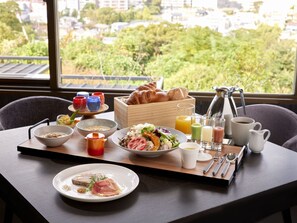 Petit déjeuner continental servi tous les jours en supplément