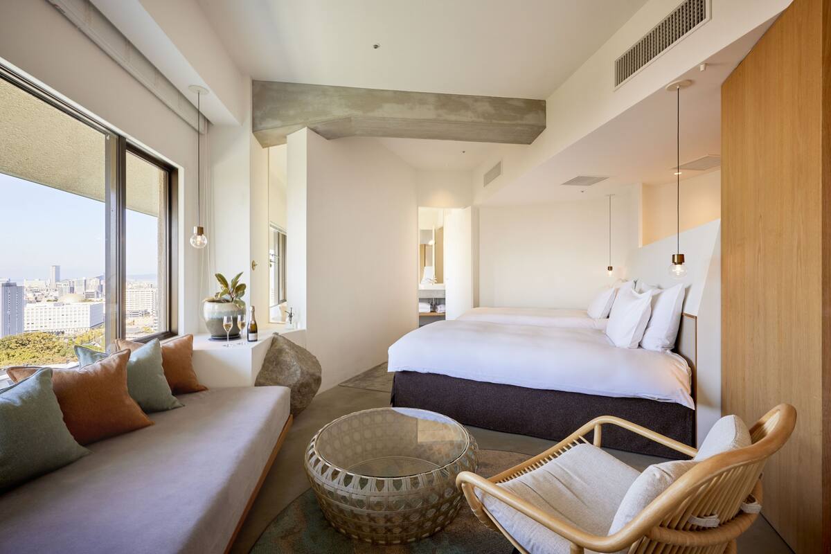 ห้องพัก, ปลอดบุหรี่ (Area F Suite) | ผ้านวมขนเป็ด, ตู้นิรภัยในห้องพัก, เตารีด/โต๊ะรีดผ้า, Wi-Fi ฟรี