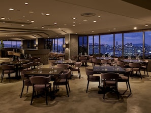 3 restaurants, breakfast, lunch, dinner served; Japanese cuisine