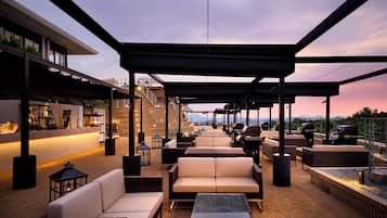 3 restaurants, serveren ontbijt, lunch, diner, Japanse gerechten