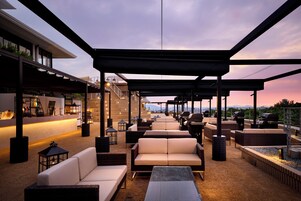 3 か所のレストラン、朝食、ランチ、ディナーに営業 (日本料理 / 和食)