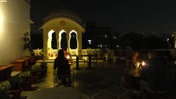 2 restaurants, breakfast, lunch, dinner served; Regional cuisine