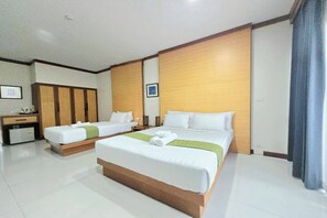 Caja de seguridad en la habitación, escritorio y cortinas blackout 