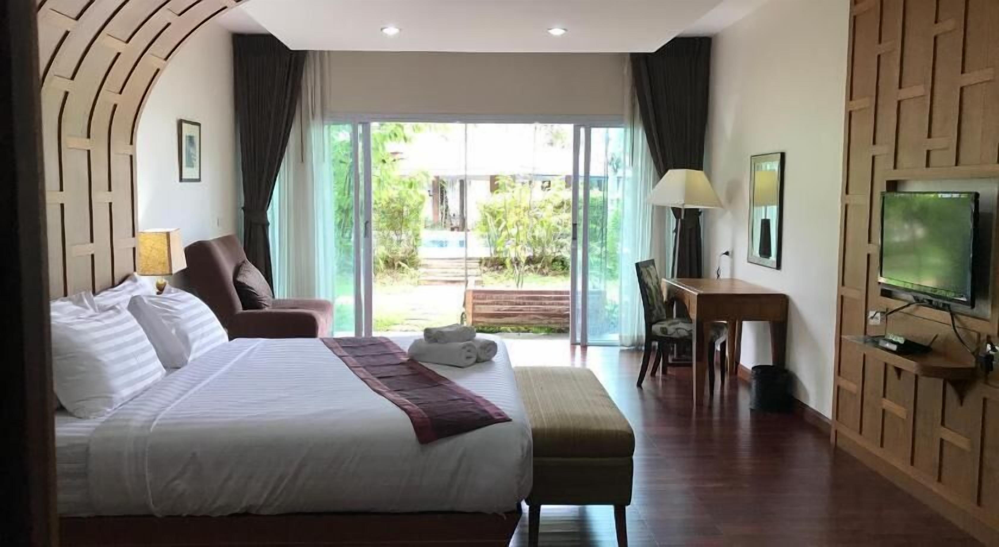 In-room safe, desk, blackout curtains, rollaway beds