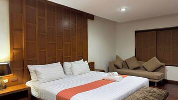 Junior Suite Double Room | In-room safe, desk, blackout curtains, rollaway beds