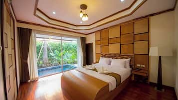 In-room safe, desk, blackout curtains, rollaway beds