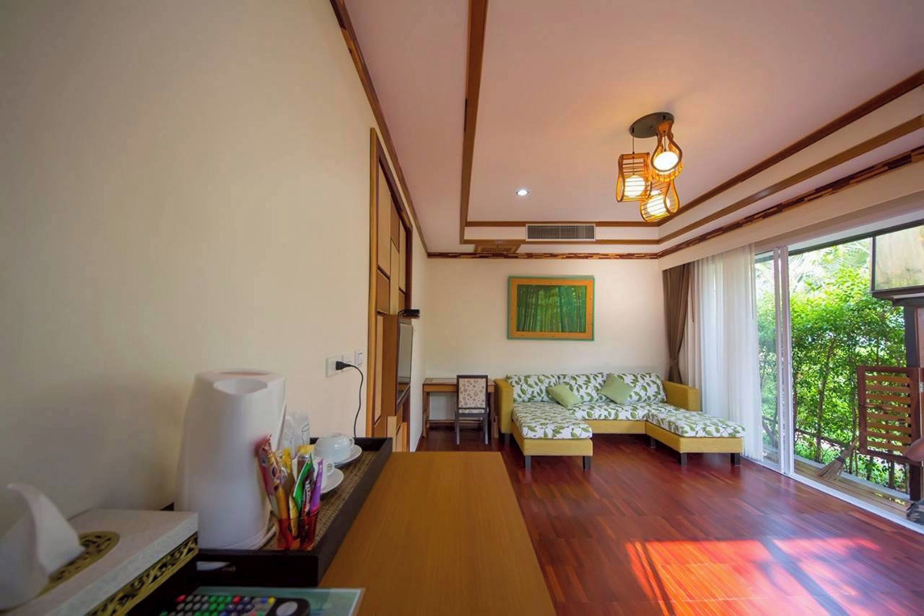 Villa – deluxe | Safe på rommet, skrivebord og blendingsgardiner