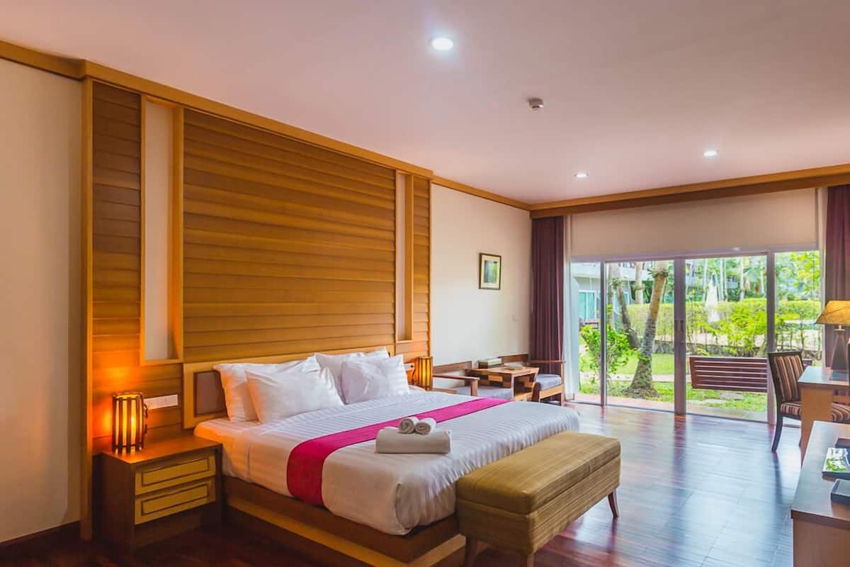 Deluxe Room | In-room safe, desk, blackout curtains, free WiFi