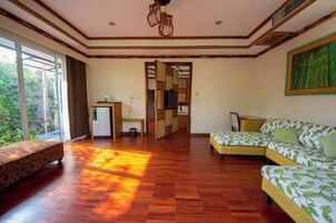 Villa Deluxe | Caja fuerte, escritorio, cortinas opacas y camas supletorias