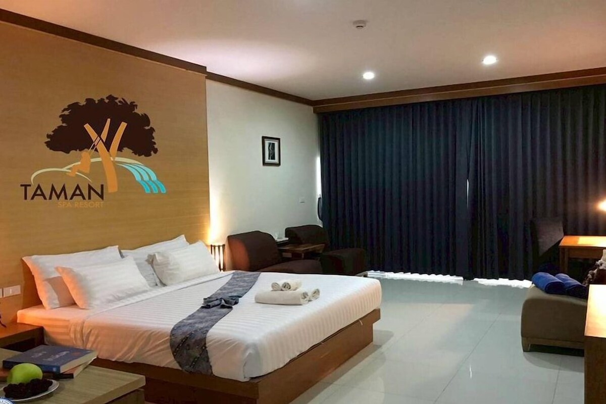 In-room safe, desk, blackout curtains, free WiFi