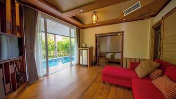 Royal Villa | In-room safe, desk, blackout curtains, rollaway beds