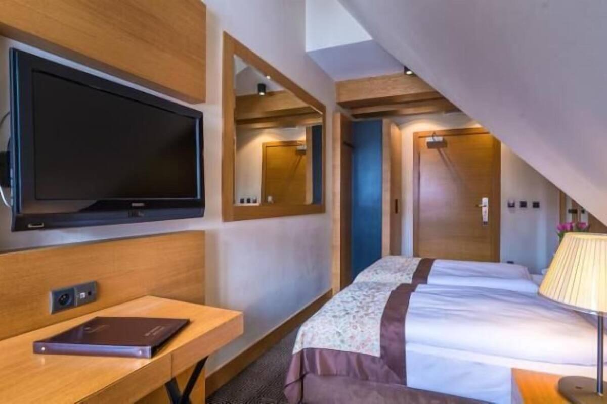 Premium bedding, minibar, in-room safe, desk