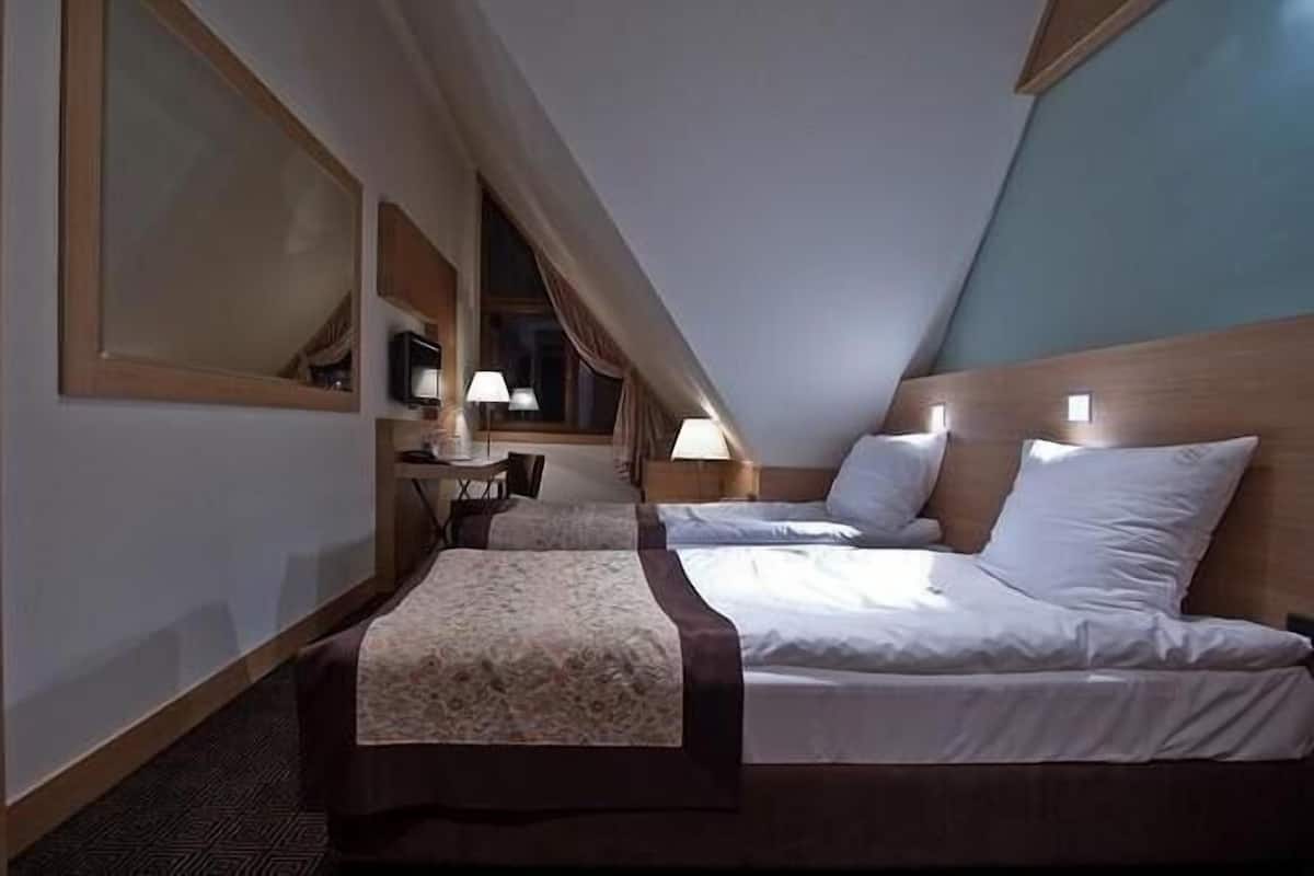 Premium bedding, minibar, in-room safe, desk