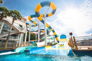 Down comforters, blackout drapes, WiFi, bed sheets - Sono Calm Geoje (Geoje)