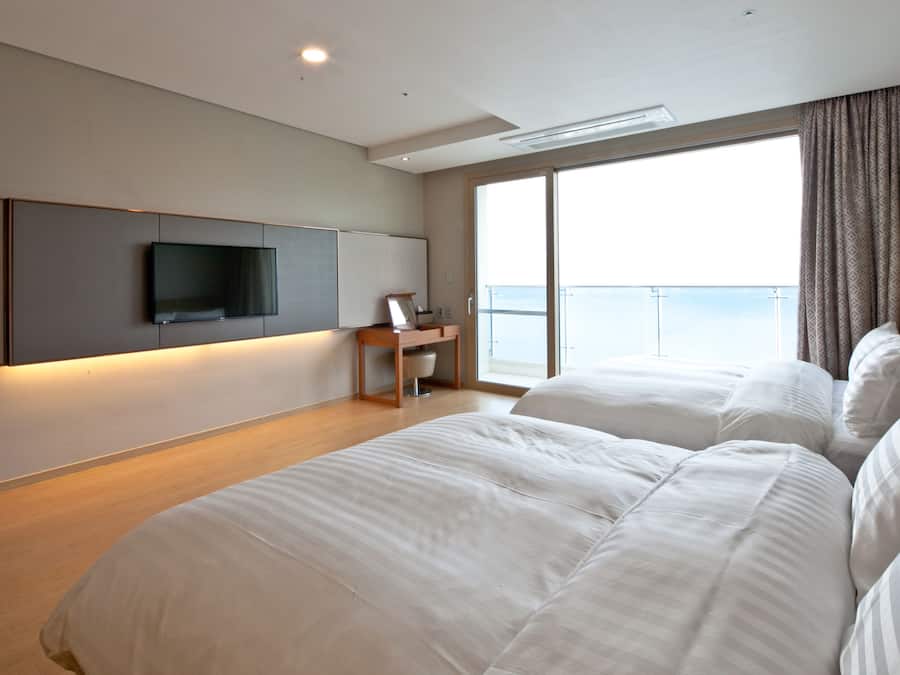 Donsdekens, verduisterende gordijnen, wifi, beddengoed