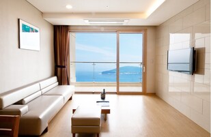 Kuştüyü yorgan, güneşlik/perde, kablosuz İnternet, çarşaf takımı 