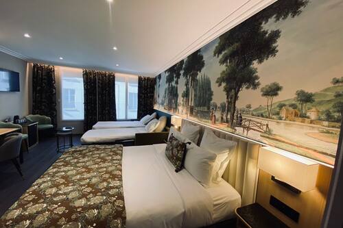 Suite | Minibar, in-room safe, individually decorated, soundproofing