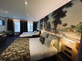 Suíte | Frigobar, cofres nos quartos, individualmente decorados