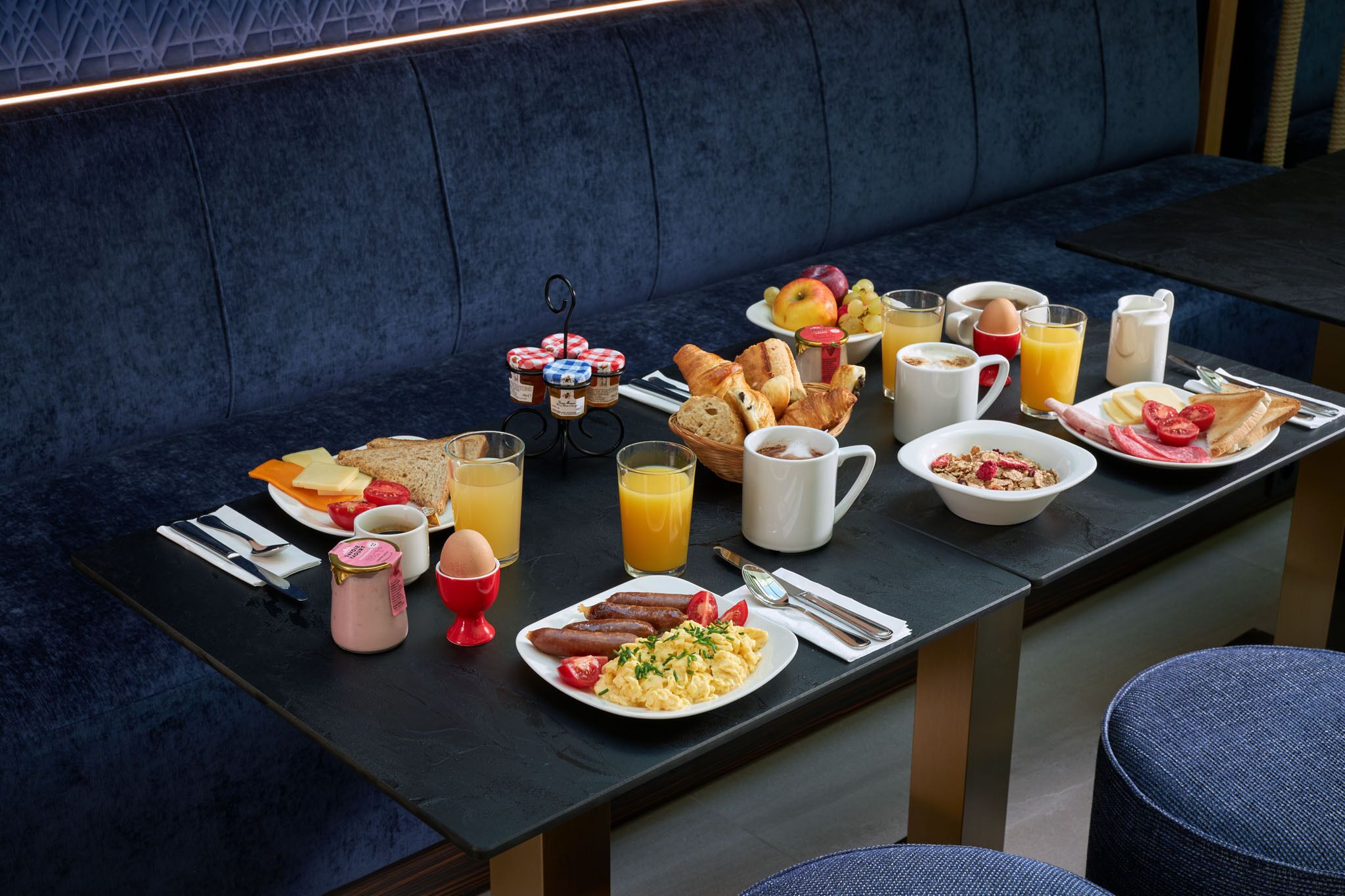 Daily buffet breakfast (EUR 17 per person)