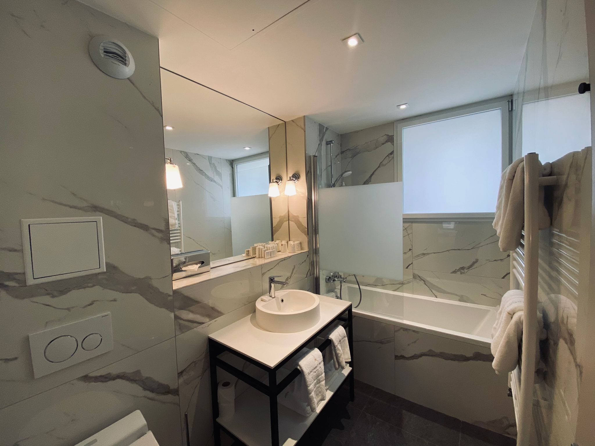 suite | bathroom | free toiletries, hair dryer, towels
