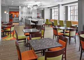 Restaurant - Hampton Inn by Hilton Calgary Airport North (Calgary)