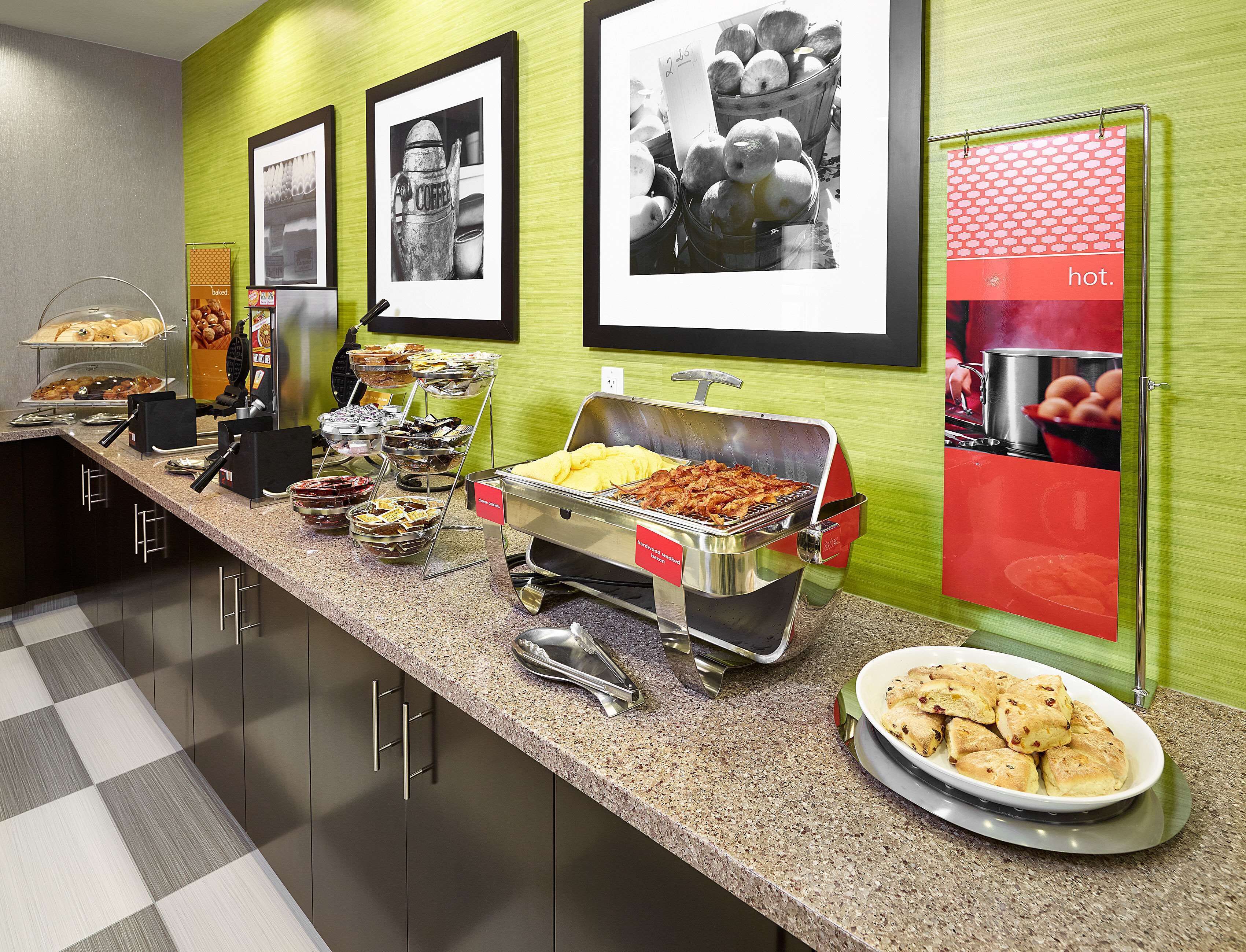 Photo - Hampton Inn by Hilton Calgary Airport North