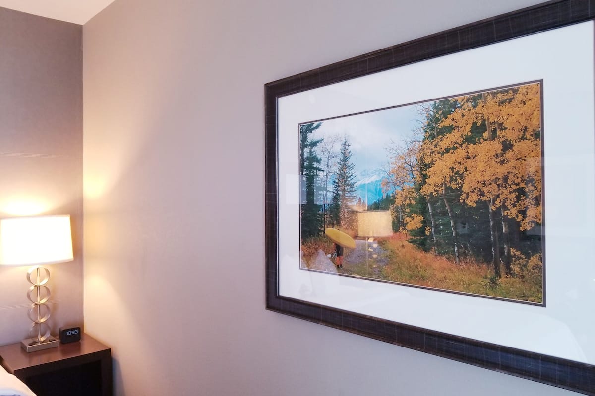 room, 1 king bed | hypo-allergenic bedding, pillow-top beds, in-room safe, desk