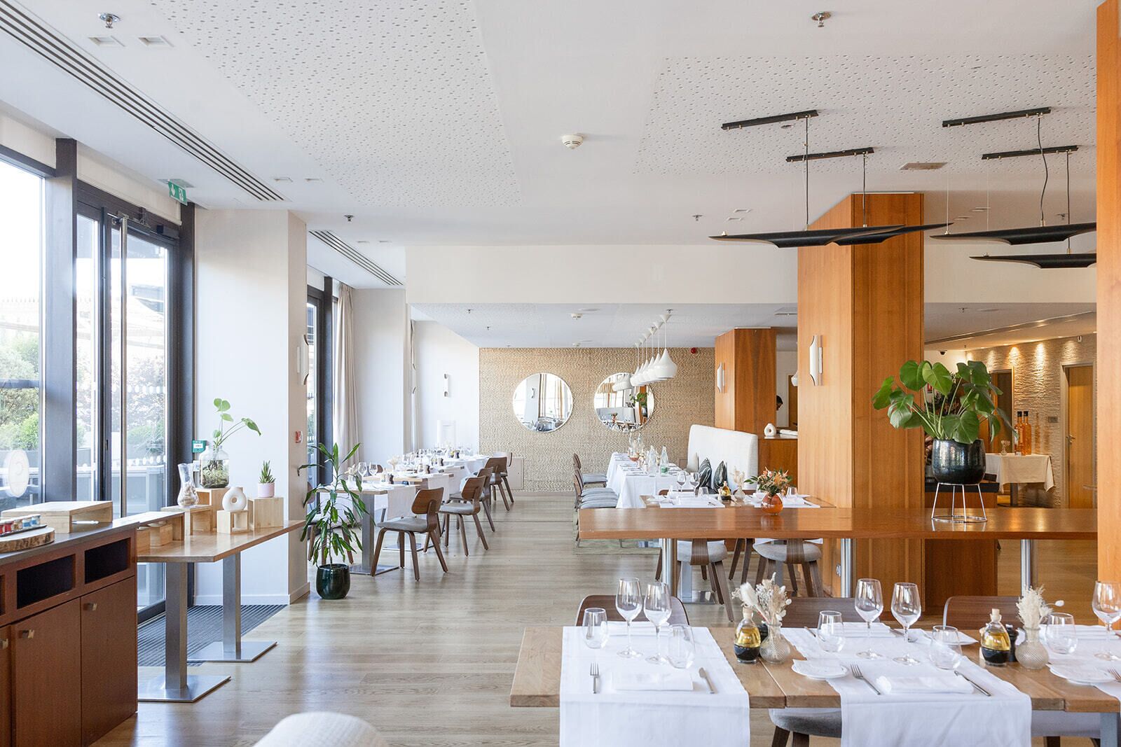 Frokost og middag serveres, internasjonale retter