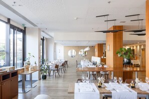 Frühstück und Abendessen, internationale Küche