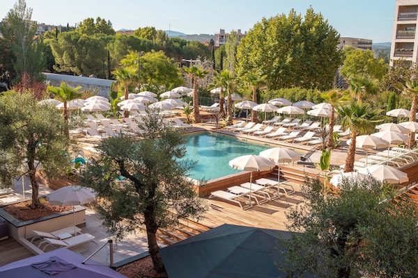 Indoor pool, seasonal outdoor pool, pool umbrellas, sun loungers