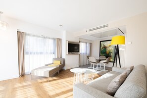 Télévision à écran plat de 42 pouces avec chaînes par câble, télévision