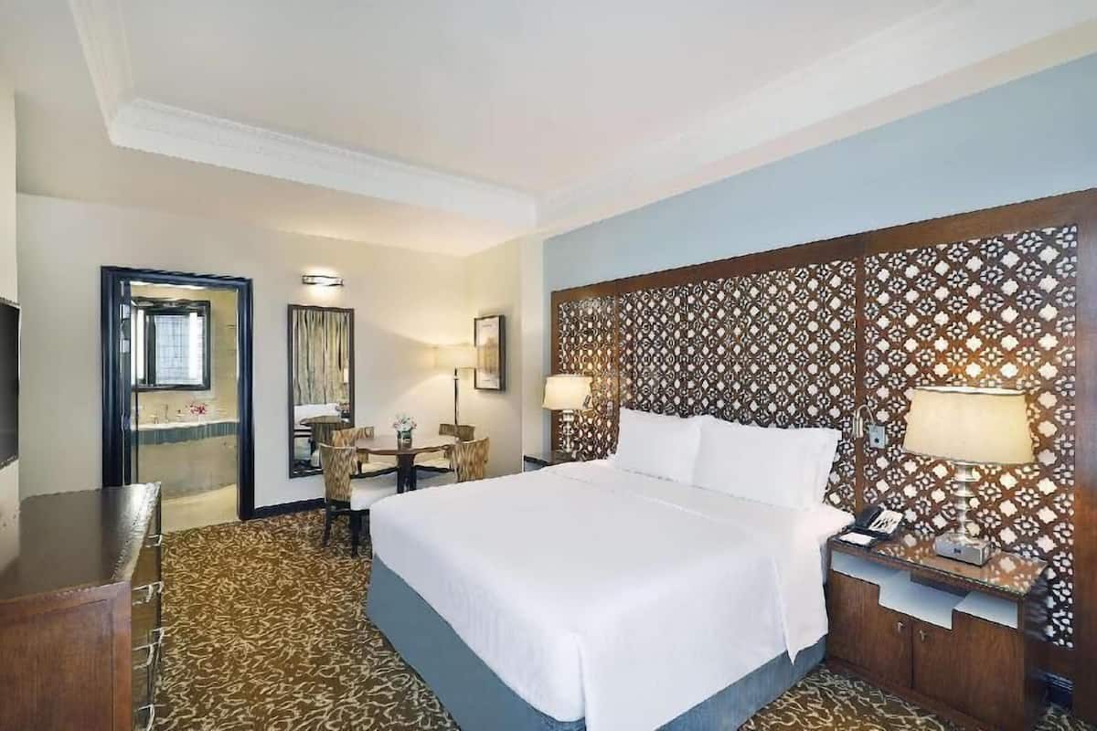 Premium bedding, in-room safe, desk, soundproofing