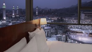 高級寝具、セーフティボックス (室内)、デスク、防音設備