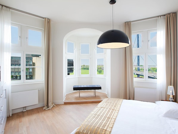 Premium bedding, in-room safe, blackout curtains, soundproofing