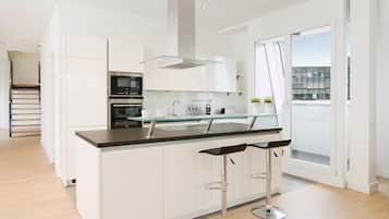 Luxury Penthouse, 3 Bedrooms, City View | Private kitchen