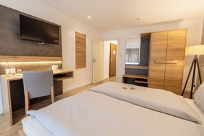 Habitación doble | Caja de seguridad en la habitación y decoración personalizada