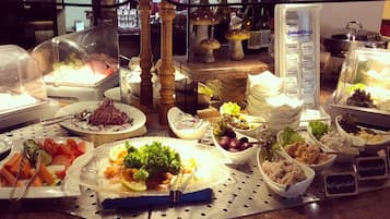 Daily buffet breakfast (EUR 13.5 per person)