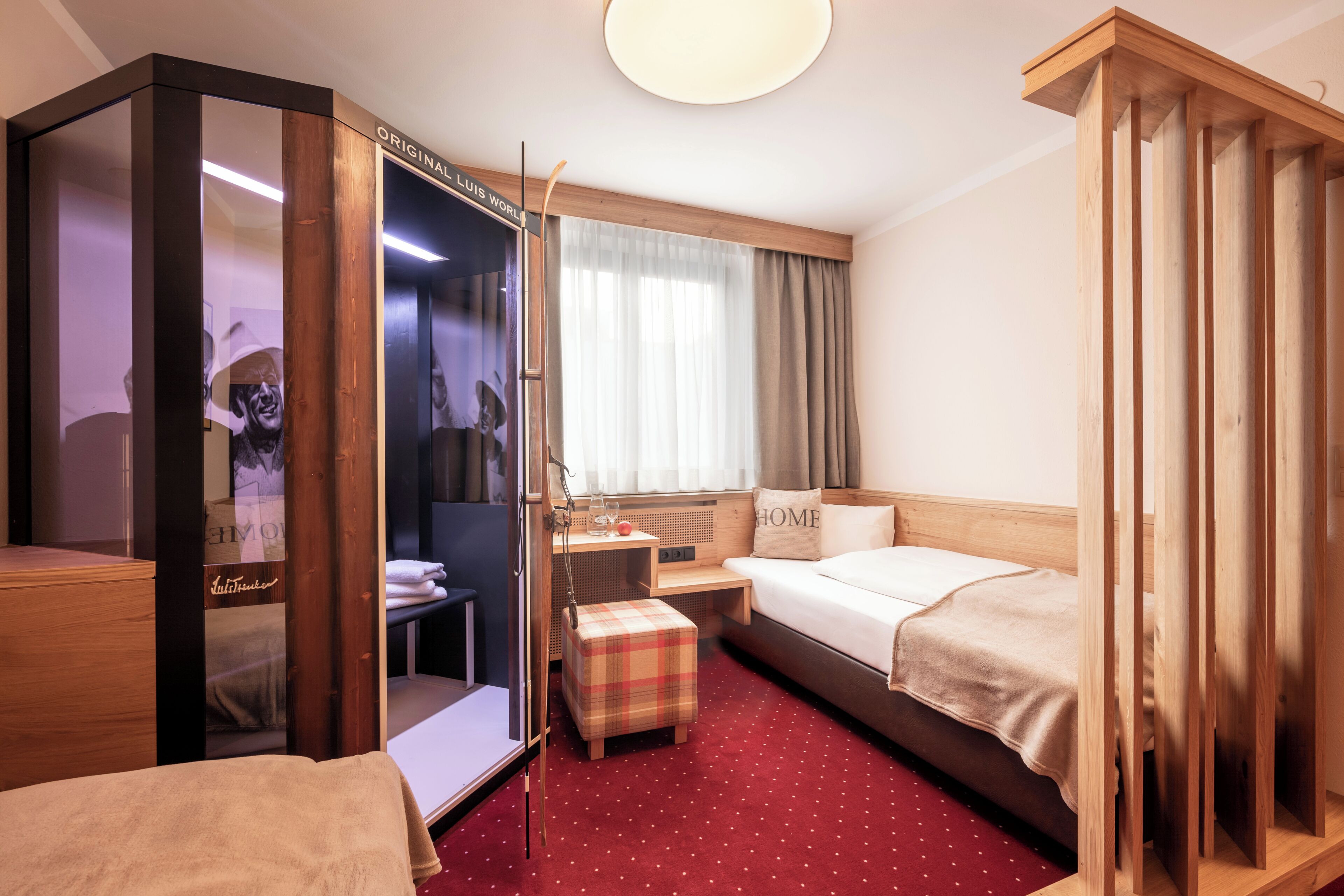 Deluxe Familiensuite | In-room safe, laptop workspace, free WiFi, bed sheets