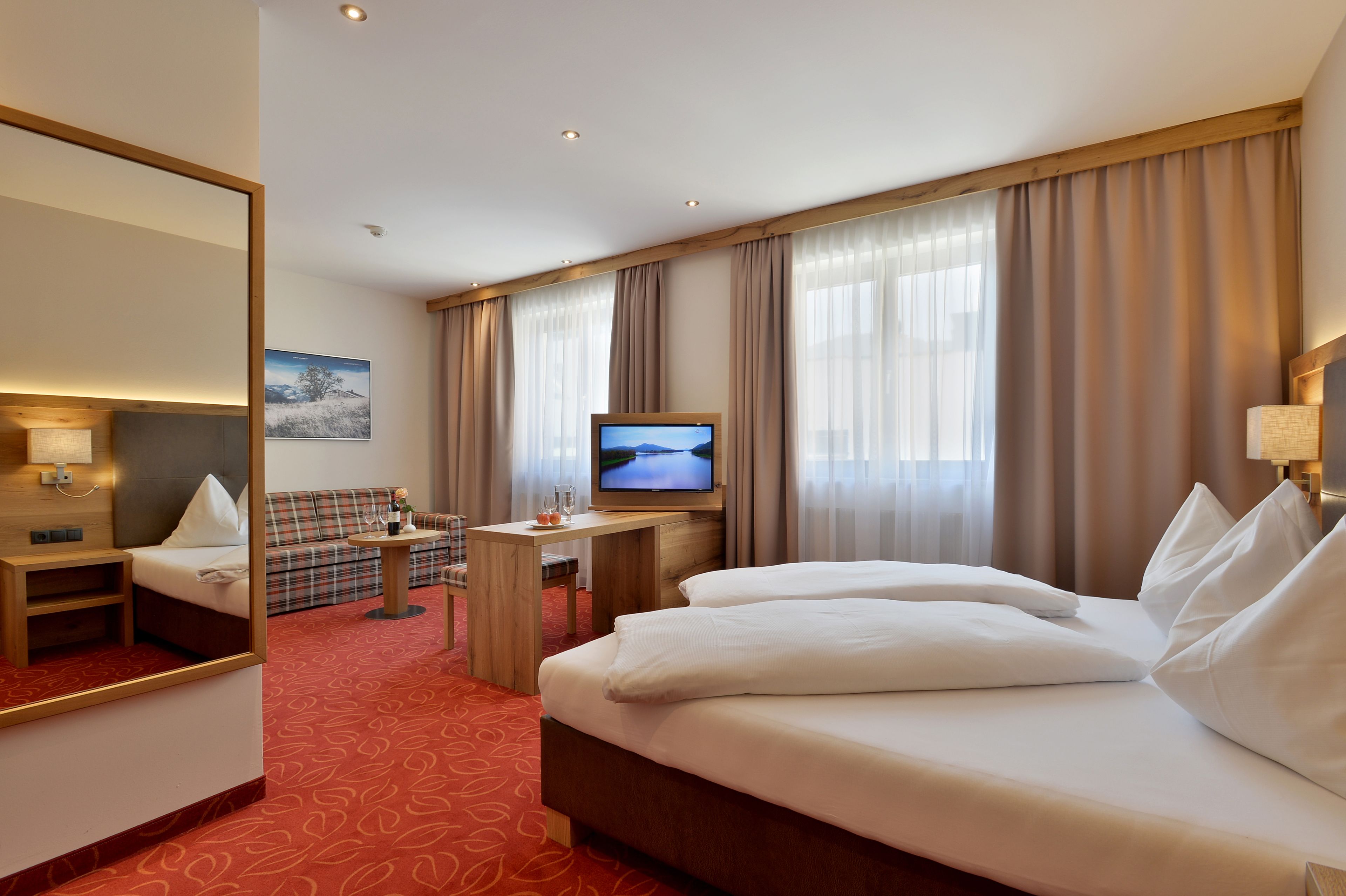 family room | hypo-allergenic bedding, in-room safe, laptop workspace, free wifi