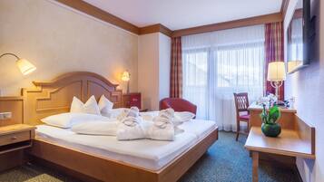 Doppelzimmer | Hochwertige Bettwaren, Minibar, Zimmersafe, Schreibtisch