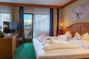 Habitació doble | Roba de llit d'alta qualitat, minibar i caixa forta a l'habitació 