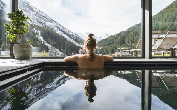 Sauna seca, sauna a vapor, massagens com pedras quentes, reflexologia