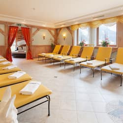 Sauna, steam room, hot stone massages, reflexology, 2 treatment rooms