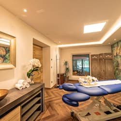 Sauna, Dampfbad, Warmsteinmassagen, Reflexologie, 2 Behandlungsräume