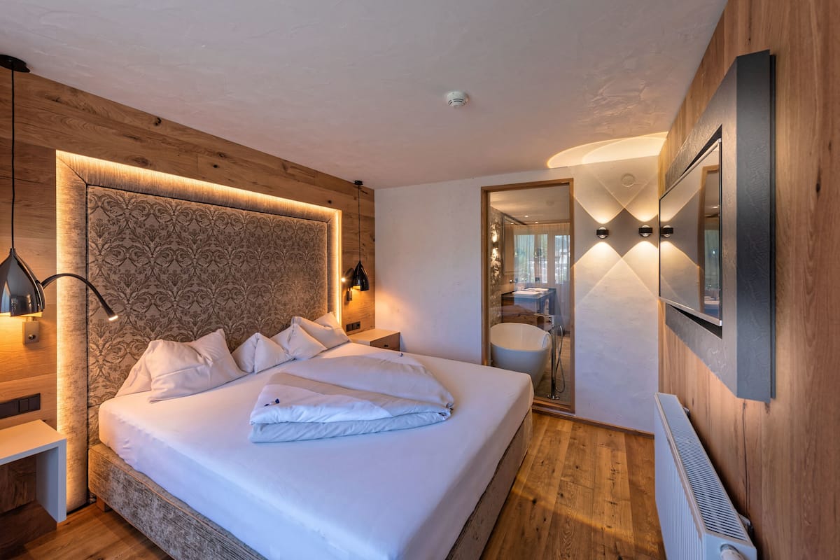 deluxe room, 2 bedrooms, balcony, valley view | room amenity