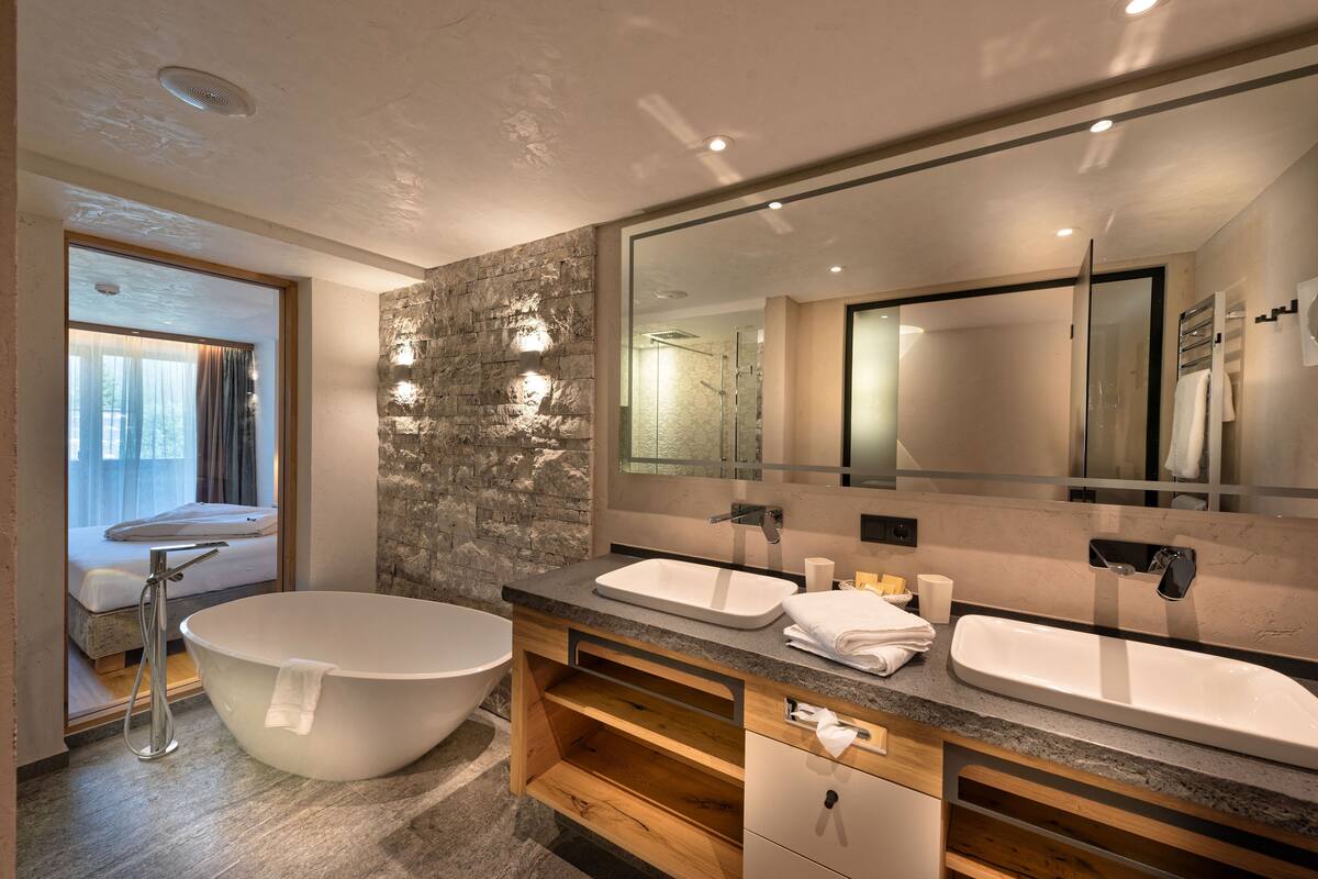 deluxe room, 2 bedrooms, balcony, valley view | bathroom | free toiletries, hair dryer, bathrobes, slippers