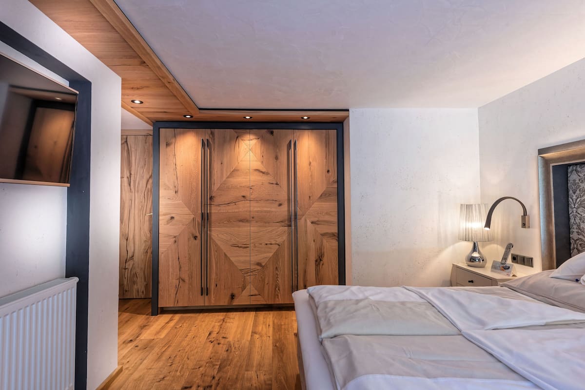 Deluxe-Zimmer, 1 Schlafzimmer, Balkon, Talblick | Zimmerausstattung